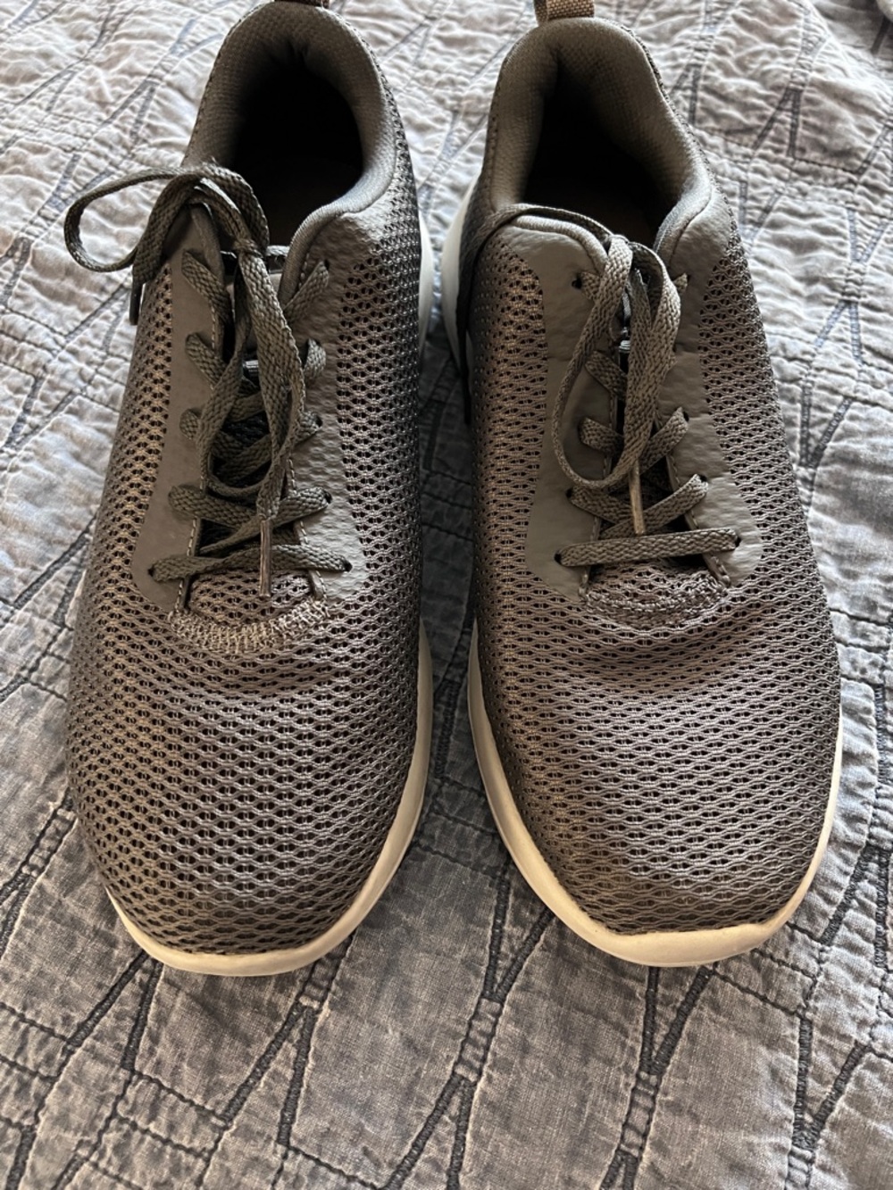 Men's Sketchers Gray Athletic Knit lightweight Sneakers